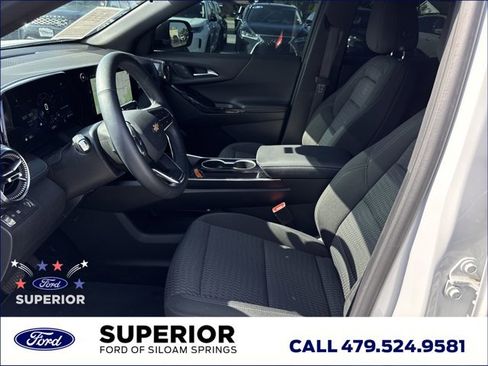 Used 2025 Chevrolet Equinox LT FWD image 13