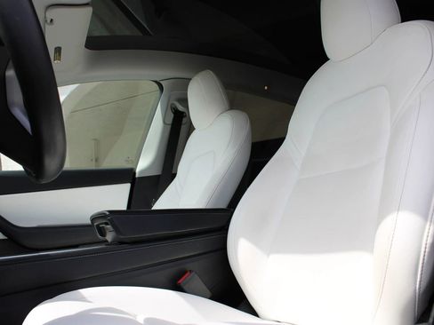 Used 2021 Tesla Model Y Long Range AWD/4WD image 10