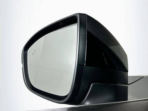 Used 2023 Nissan Pathfinder S image 16