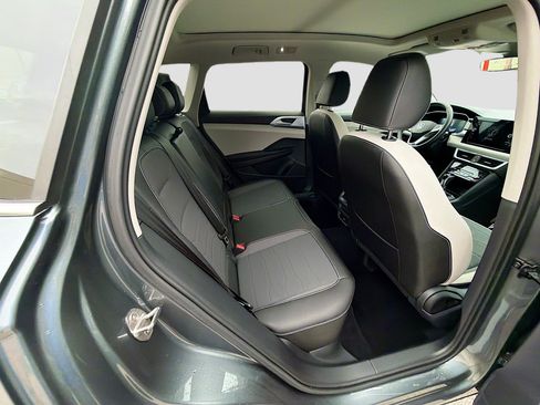 Certified 2025 Volkswagen Taos SE image 28