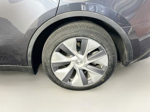 Used 2024 Tesla Model Y Long Range AWD/4WD image 11