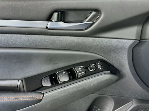 Used 2024 Nissan Altima 2.5 SR FWD image 23