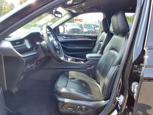 Used 2024 Jeep Grand Cherokee L Limited AWD/4WD image 17