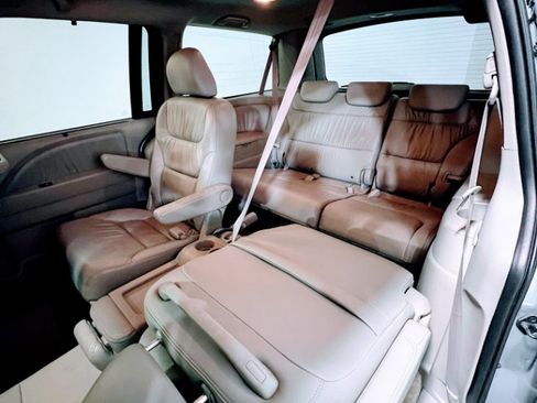 Used 2010 Honda Odyssey EX-L image 11