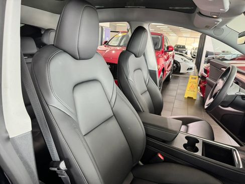 Used 2024 Tesla Model Y Long Range image 13