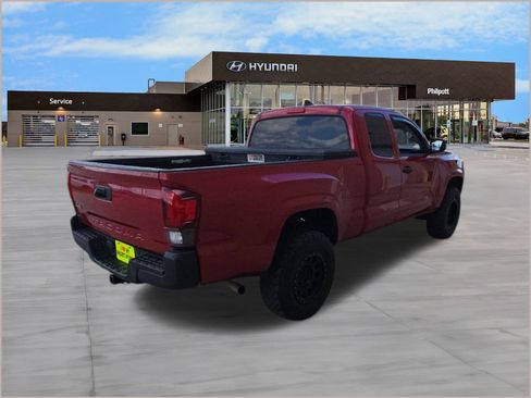 Used 2020 Toyota Tacoma SR image 8