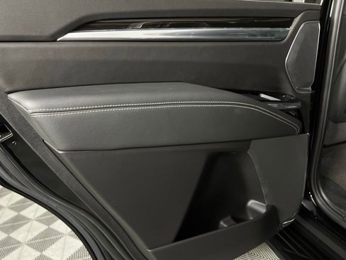 Used 2025 Cadillac Escalade Premium Luxury image 29