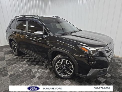 Used 2025 Subaru Forester Premium image 9