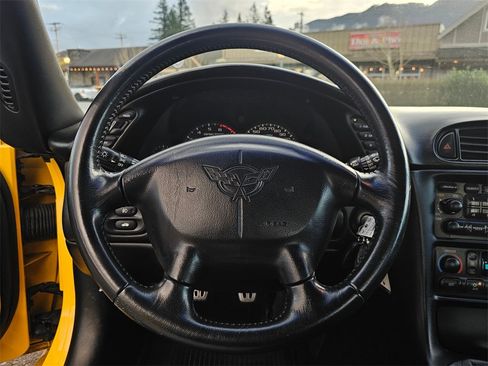 Used 2001 Chevrolet Corvette Convertible w/ Preferred Equipment Group2 image 19