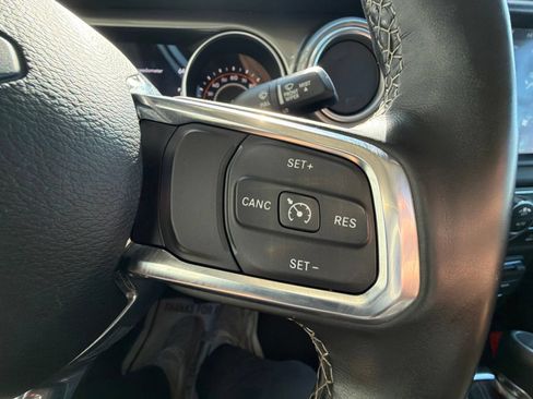 Used 2020 Jeep Gladiator Overland AWD/4WD image 15