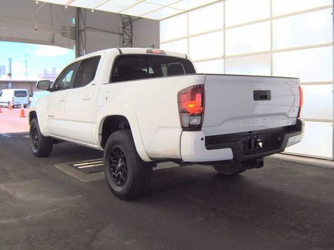 Used 2022 Toyota Tacoma SR5 RWD image 4