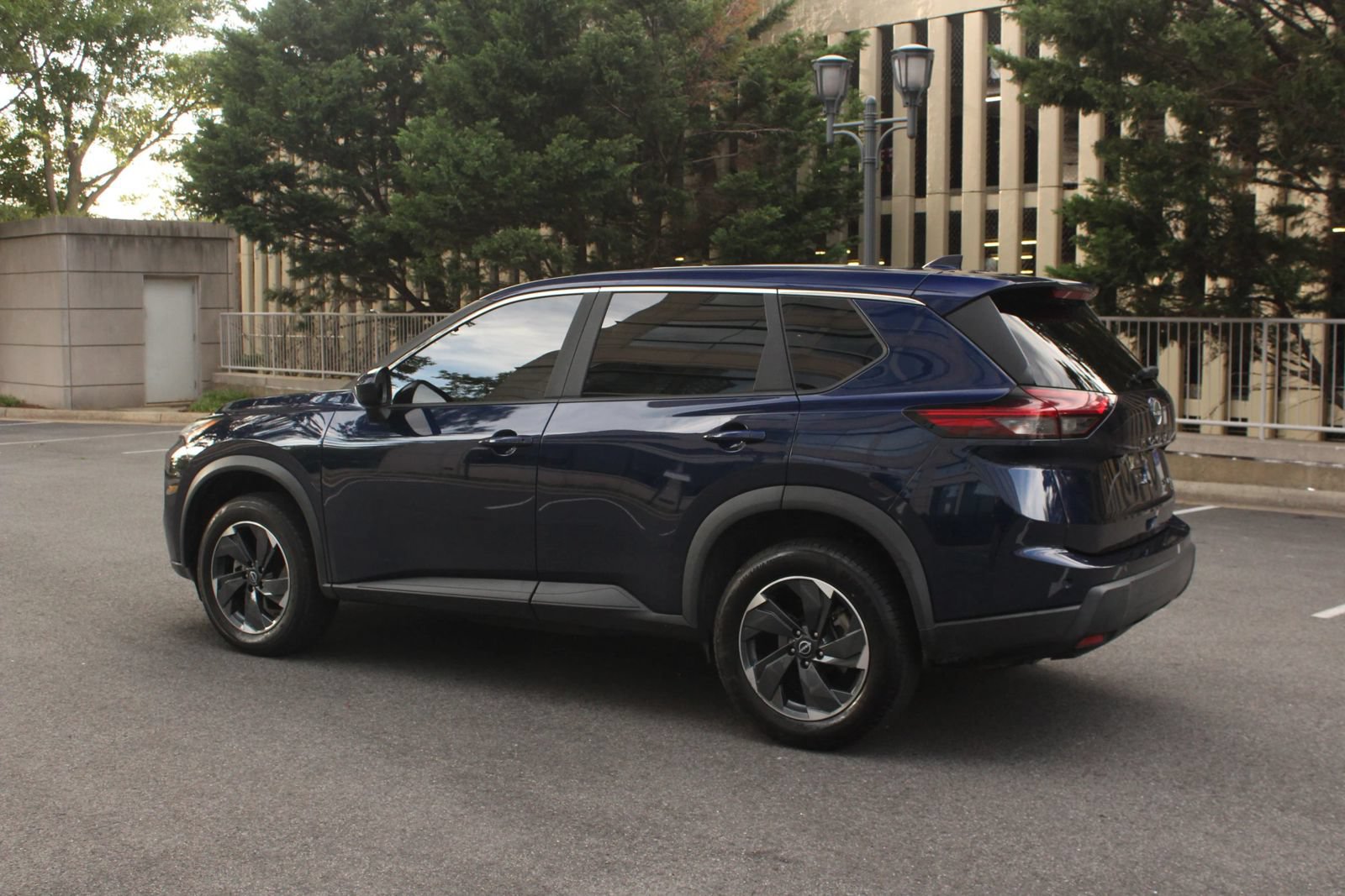 Used 2024 Nissan Rogue SV AWD/4WD image 9