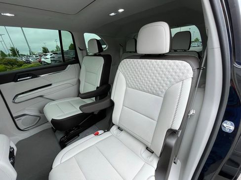 Used 2024 GMC Acadia Denali FWD image 25