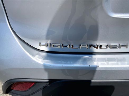 Used 2023 Toyota Highlander XLE AWD/4WD image 31