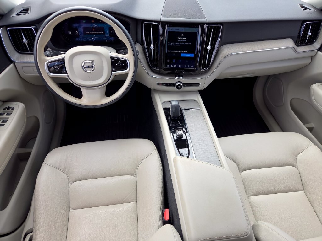 Used 2023 Volvo XC60 B5 Plus w/ Protection Package Premier AWD/4WD image 8