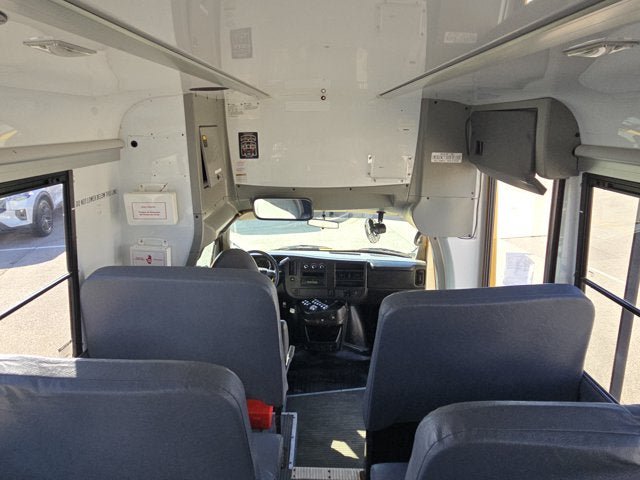 Used 2014 Chevrolet Express 4500 RWD image 18
