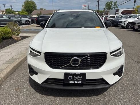 Used 2025 Volvo XC40 B5 Plus AWD/4WD image 8