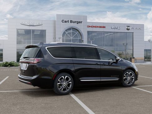New 2026 Chrysler Pacifica Pinnacle image 4