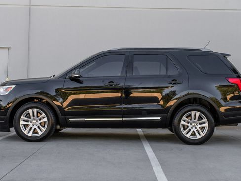 Used 2018 Ford Explorer XLT w/ Equipment Group 202A AWD/4WD image 11