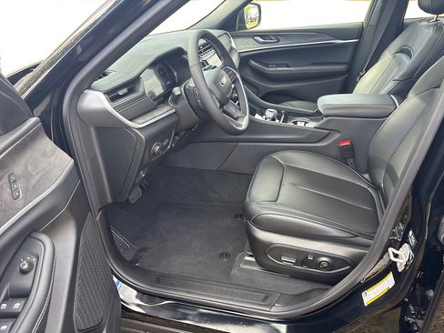 New 2025 Jeep Grand Cherokee Limited w/ Trailer Tow Package image 9