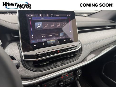 Used 2023 Jeep Compass Latitude w/ Convenience Group AWD/4WD image 8
