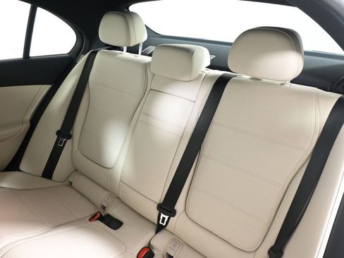 Used 2022 Mercedes-Benz C 300 4MATIC Sedan image 4