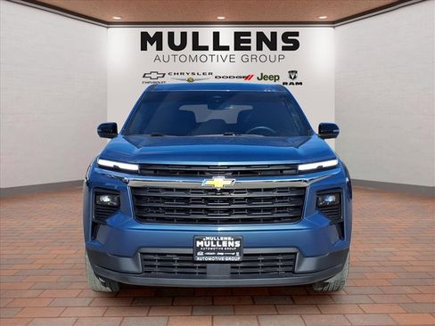 Used 2024 Chevrolet Traverse LS image 2