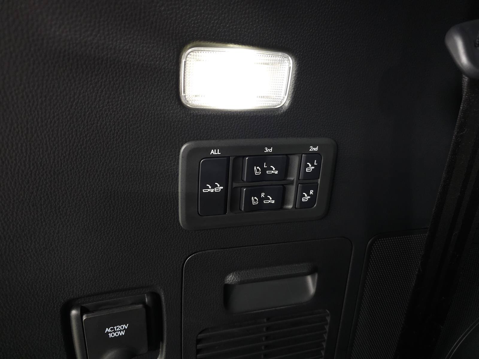 Used 2025 Lexus LX 600 4WD w/ Luxury Package image 9
