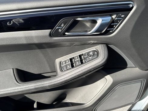 Used 2024 Porsche Macan image 19