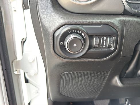 Used 2022 Jeep Wrangler Unlimited Sahara AWD/4WD image 20