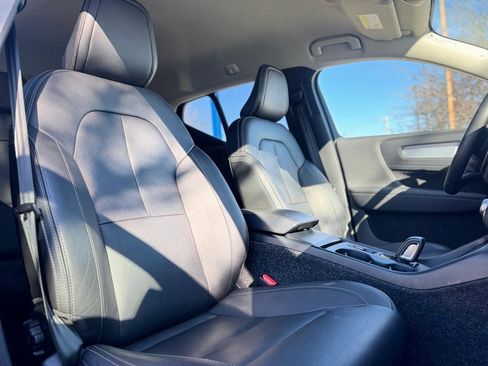 Used 2021 Volvo XC40 T5 Momentum w/ Climate Package image 21