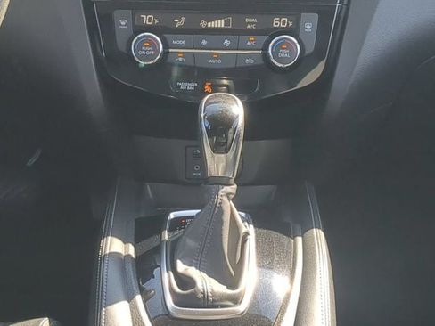 Used 2017 Nissan Rogue Sport SL w/ SL Premium Package FWD image 19