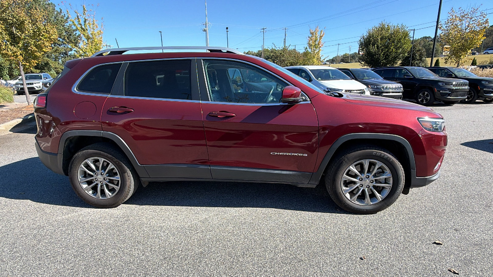 Used 2019 Jeep Cherokee Latitude Plus AWD/4WD image 7