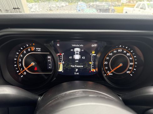 New 2025 Jeep Gladiator High Tide image 20