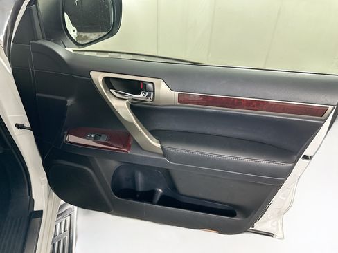 Used 2018 Lexus GX 460 Premium w/ Premium Package AWD/4WD image 35