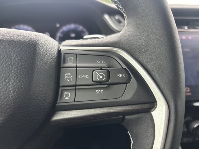 Used 2024 Jeep Grand Cherokee L Limited w/ Black Appearance Package AWD/4WD image 20