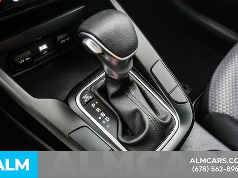 Used 2025 Kia Soul LX w/ LX Technology Package FWD image 32