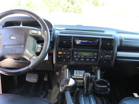 Used 2004 Land Rover Discovery S AWD/4WD image 12