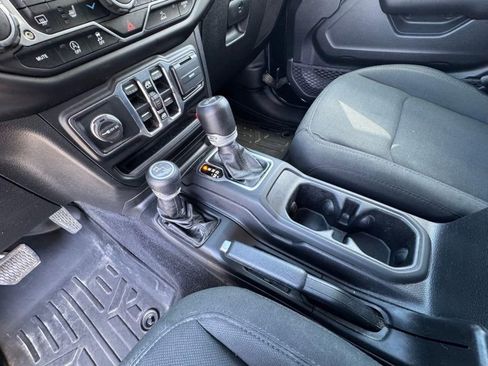 Used 2021 Jeep Wrangler Unlimited Sport AWD/4WD image 28