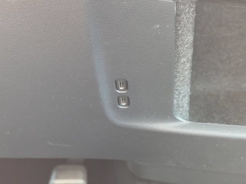 Used 2025 Cadillac Optiq Luxury 2 w/ LPO, Floor Liner Package AWD/4WD image 7