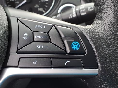 Used 2020 Nissan Rogue SL w/ Premium Package image 19