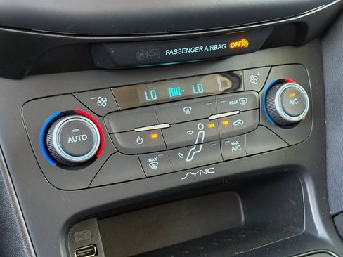 Used 2018 Ford Focus SE image 16