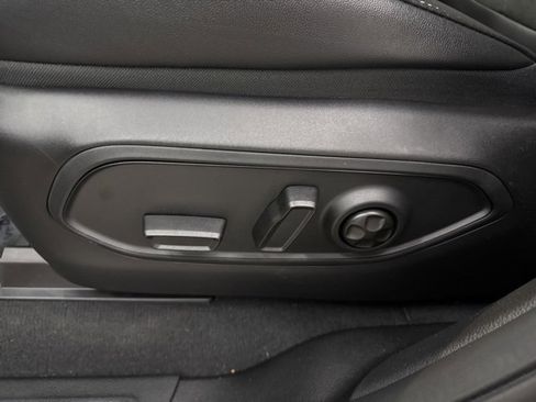 Used 2025 Jeep Grand Cherokee Altitude image 9