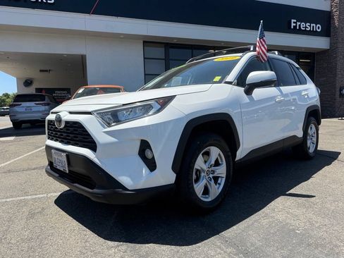 Used 2019 Toyota RAV4 XLE FWD image 4