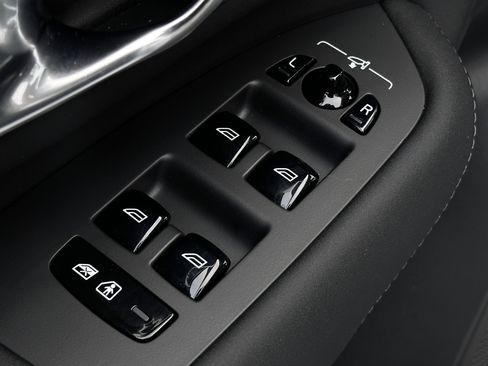 Certified 2025 Volvo XC90 T8 Ultra image 52