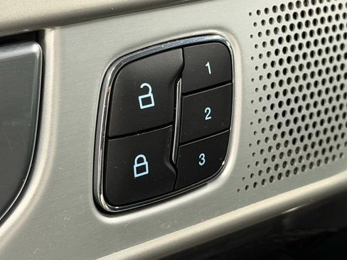 Used 2023 Ford Explorer Platinum w/ Technology Package image 32