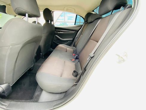 Used 2020 MAZDA MAZDA3 Sedan FWD image 38
