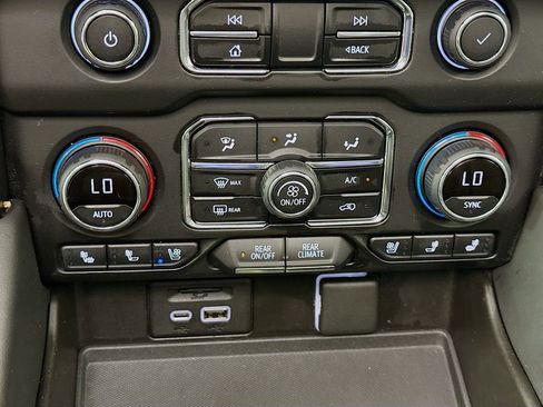 Used 2021 Chevrolet Tahoe High Country AWD/4WD image 17