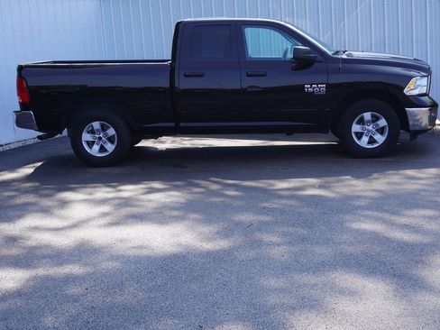 Used 2024 RAM 1500 Classic SLT image 2