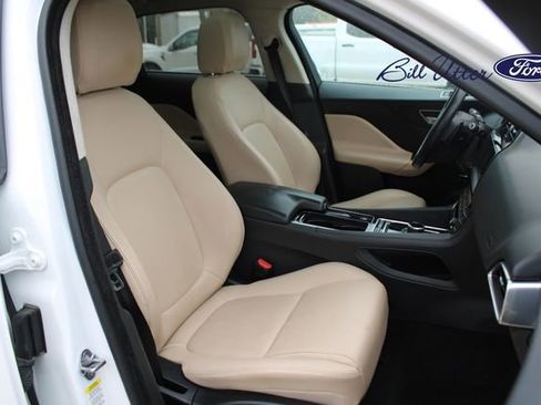 Used 2020 Jaguar F-PACE image 11